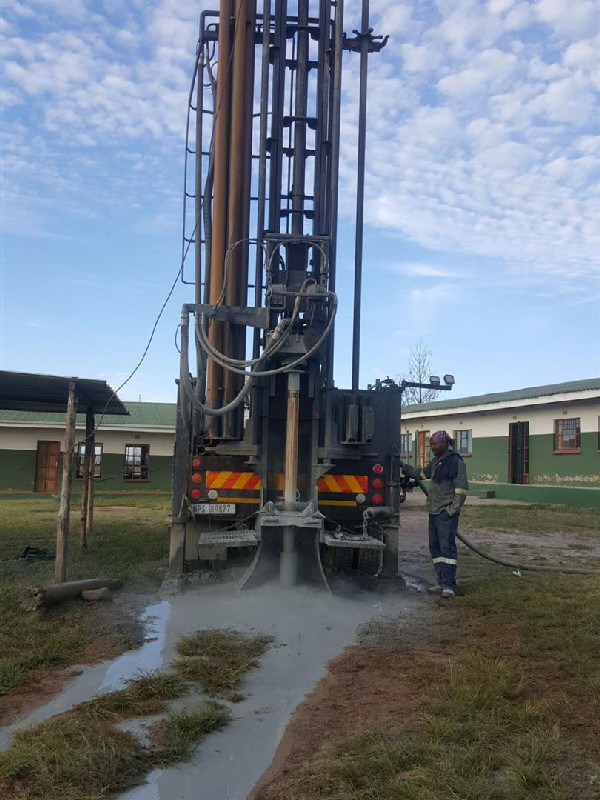 Striking water at 120m with a yield of 1800l/h at Mahloni in Paulpietersburg